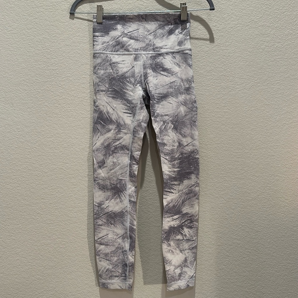 Lululemon wunder train patterned leggings. Size 4, 25” inseam.